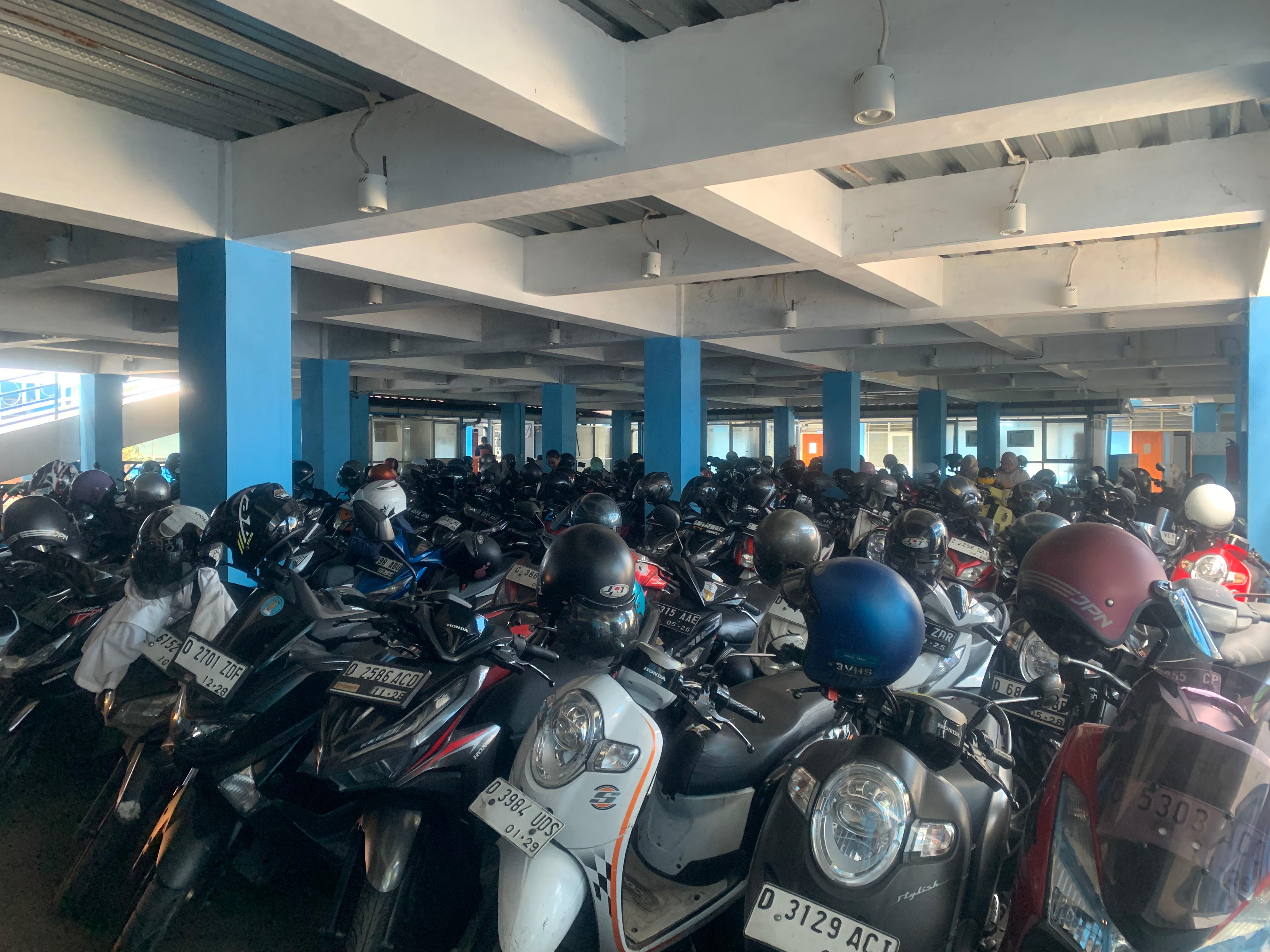 AREA PARKIRAN DALAM